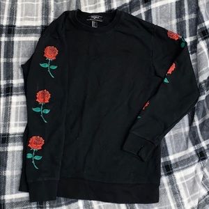 Crew neck with roses